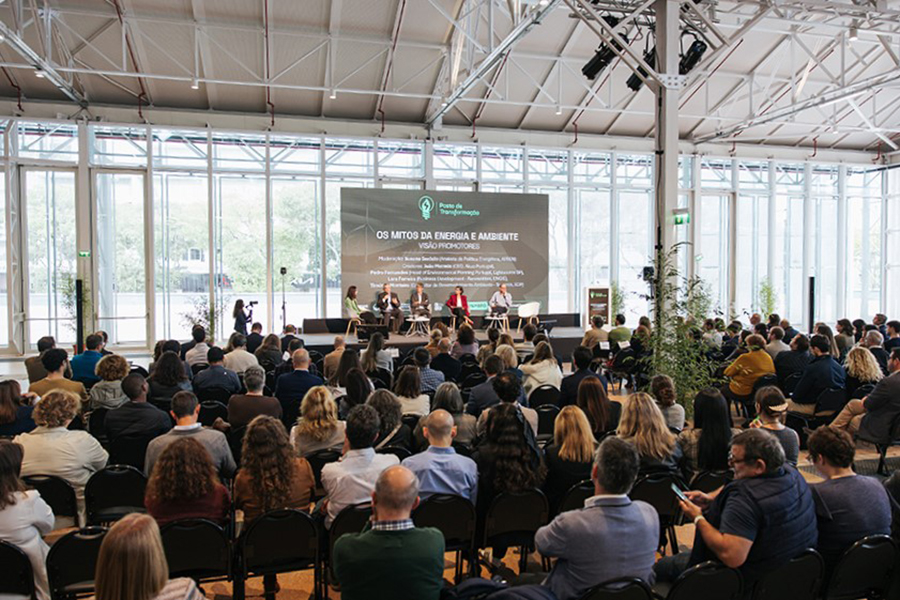 Abutre-preto foi a voz da biodiversidade em conferência sobre energias renováveis